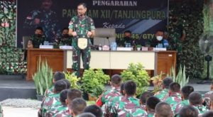 "Tugas operasi kali ini akan lebih mudah karena dilaksanakan di wilayah sendiri, bukan di wilayah Komando Utama (Kotama) yang lain," kata Panglima Kodam XII/Tanjungpura Mayjen TNI Sulaiman Agusto dalam pengarahannya di Mayonif 645/GTY di Kabupaten Sambas, Kalimantan Barat, Sabtu (29/01/2022)