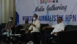 "Masa depan pers seperti apa di era digital ini, apa yang bisa disesuaikan dengan perubahan zaman. Bagaimanapun juga pers adalah institusi ekonomi, dia adalah industri," kata Direktur Jenderal Informasi dan Komunikasi Publik Kementerian Kominfo Usman Kansong pada Workshop Jurnalistik HPN di Monumen Pers Nasional Surakarta, Sabtu (29/01/2022)