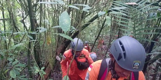 Tim SAR gabungan melanjutkan pencarian petani merica "Ketut Wijaya" (35) yang dilaporkan hilang sejak 26 Januari 2022 di hutan Desa Wia-wia Kecamatan Poli-Polia Kabupaten Kolaka Timur, Sulawesi Tenggara, Minggu (30/01/2022)