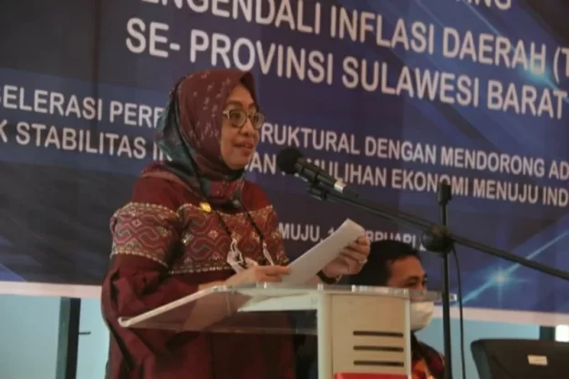 Wakil Gubernur Sulbar Enny Anggraeni Anwar pada High Level Meeting (HLM) Tim Pengendali Inflasi Daerah (TPID) se-Sulbar yang dilaksanakan di d'Maleo Hotel Mamuju