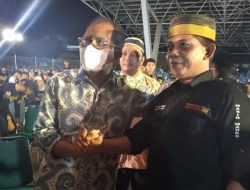 Wali Kota Makassa Moh Ramdhan Pumanto dan Dewan Komando Tetta Mangkasi dalam menghadiri acara buka puasa Batalyon 120 (Foto ist)