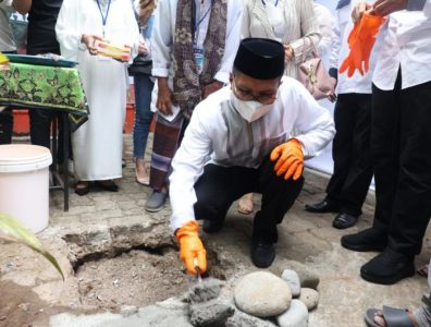 Wali Kota Makassar Moh Ramdhan Pomanto dalam Peletakan Batu Pertama Musollah SMP N 5 Makassar