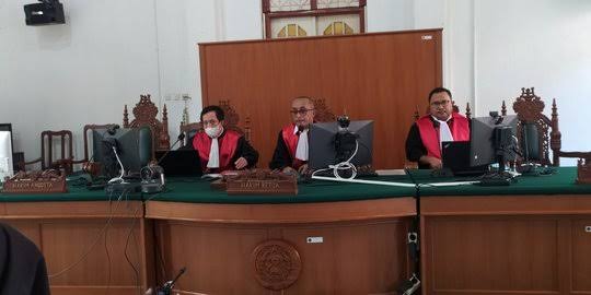 Sidang Kasus pembangunan Puskesmas Batua tahap I tahun anggaran 2018 di Pengadilan Negeri Makassar, Senin (18/4/2022).