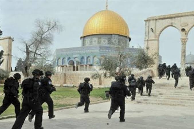 Serangan Tentara Israil terhadap rakyat palestina di masjid al aqsa (15/4/2022)