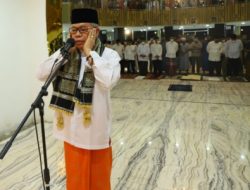 Wali kota pare-pare taufan pawe komandangi adzan pertama di mesjid terapung BJ Habibi