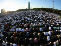 Pemkot Makassar bersama Masyarakat Shalat Idul Fitri Berjamaah di Lapangan Karebosi