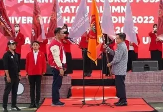 Jusuf Kalla dan Amran sulaiman pasa serah terima jabatan IKA Unhas 2022 e1652627267901