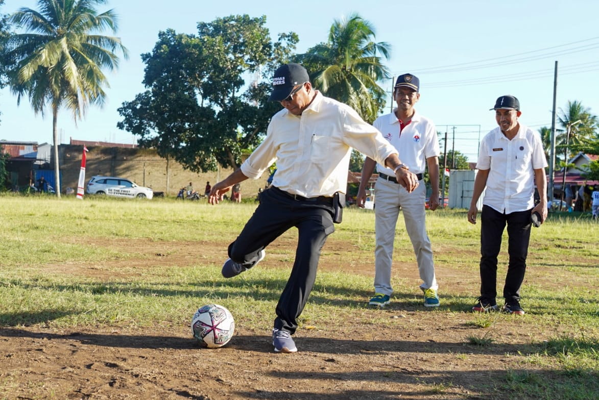 Tendangan Bola Andi Utta Di Lapangan Bonto Manai