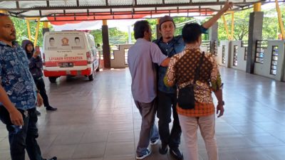 Aksi Warga Depan DPRD Bulukumba