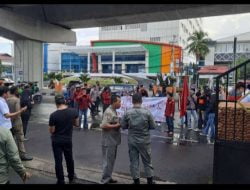 Kondisi Demonstrasi Depan Kantor DPR-D Kota Makassar