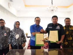 Sekretaris Daerah Provinsi (Sekprov) Sulawesi Selatan (Sulsel), Abdul Hayat saat teken Memorandum of Understanding (MoU) dengan Wali Kota Bogor, Bima Arya Sugiarto