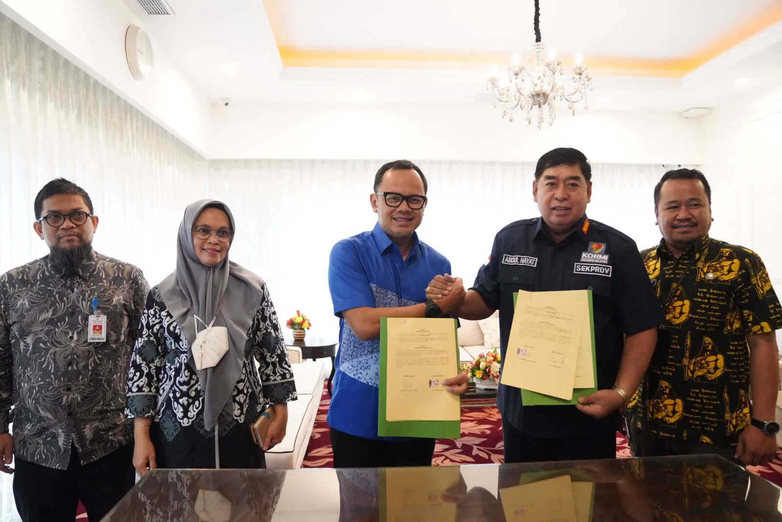 Sekretaris Daerah Provinsi (Sekprov) Sulawesi Selatan (Sulsel), Abdul Hayat saat teken Memorandum of Understanding (MoU) dengan Wali Kota Bogor, Bima Arya Sugiarto