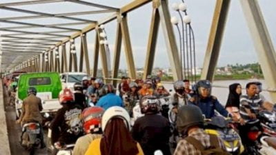 Jembatan Barombong