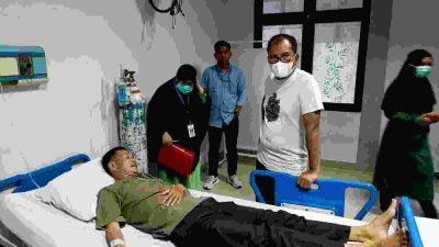 Walikota Danny Kunjungi Patwal Baharuddin Di RSUD Daya