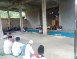 Sholat jum'at sekaligus silaturahmi dengan pengurus masjid Al-Ishak Desa Taloko, jumat (27/01/2023).