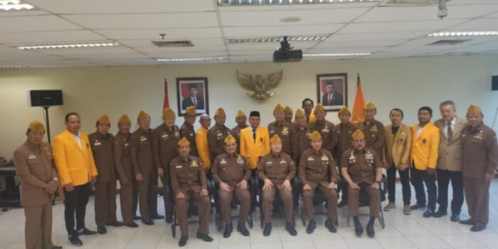 DPP LVRI Lantik Rektor UKDM