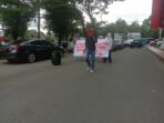 Dokumentasi Aksi unjuk rasa di depan Kantor Kapolda Sul-Sel