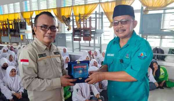 IKA SMAN 3 Pangkep Dan Polres Kobarkan Semangat Pemuda: Lawan Narkoba, Selamatkan Generasi 1 IMG 20251028 WA0074
