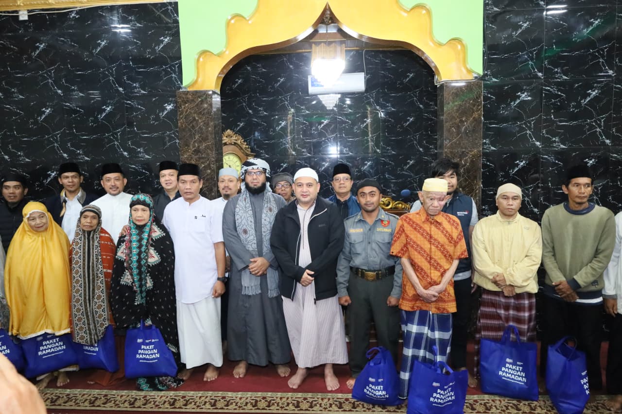 Salat Subuh di Mamajang, Wali Kota Makassar Ajak Warga Tak Lewatkan Berkah Ramadan 2 IMG 20260225 WA0072