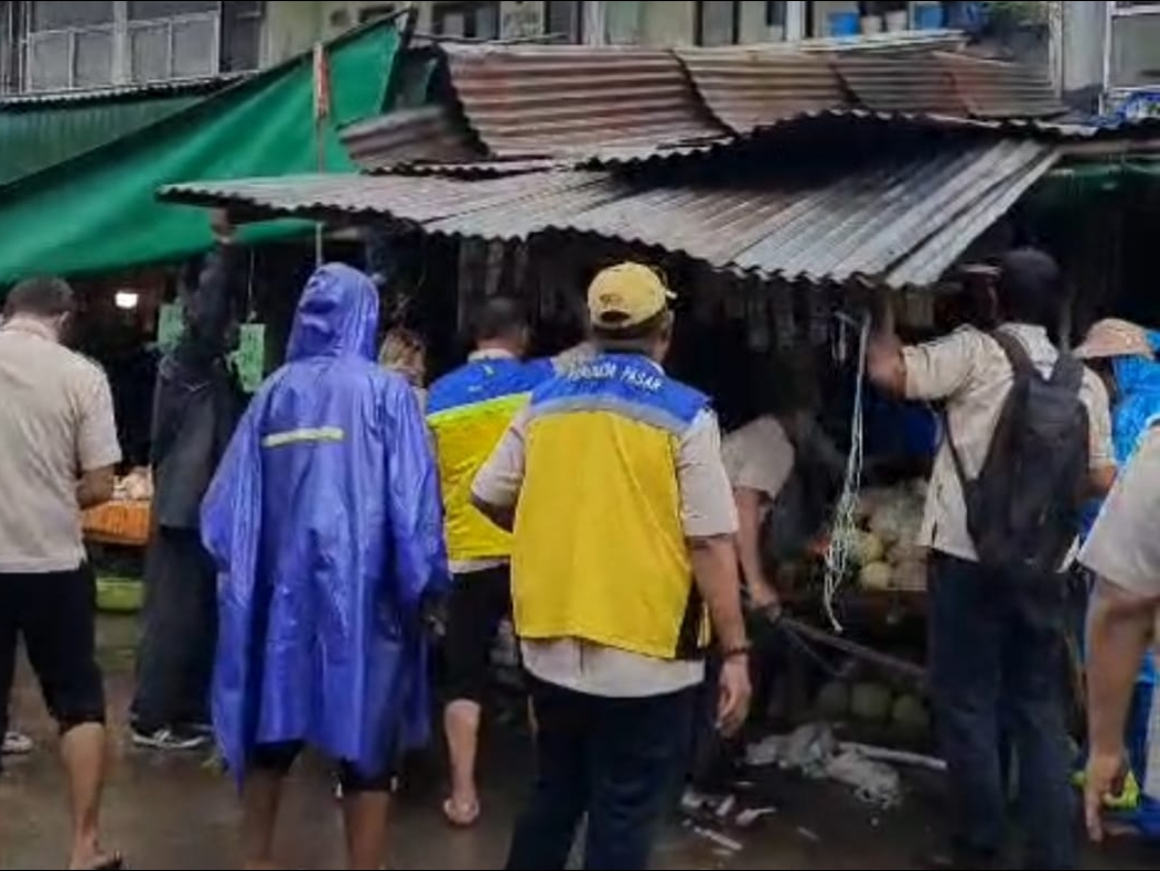 Tak Enak Hati, Tapi Harus Tertib: 500 Pedagang Pasar Niaga Daya Dirapikan 2 IMG 20260225 053910 797