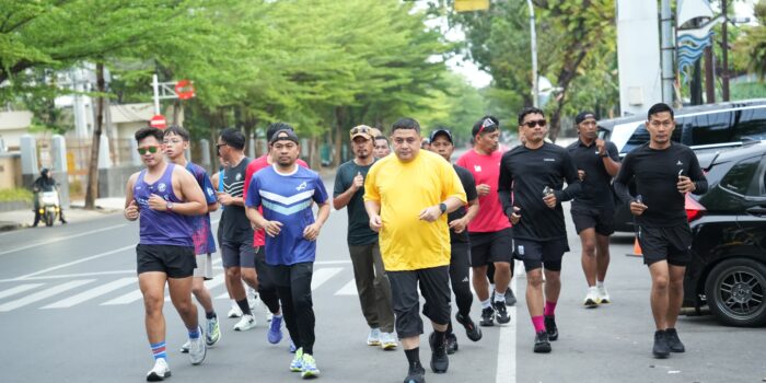 Wali Kota Makassar Lepas dan Ikut Lari Bersama Runners dari Halaman Balaikota 4 IMG 20260405 WA0087